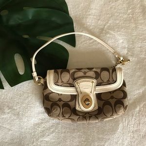 Coach wristlet ✨